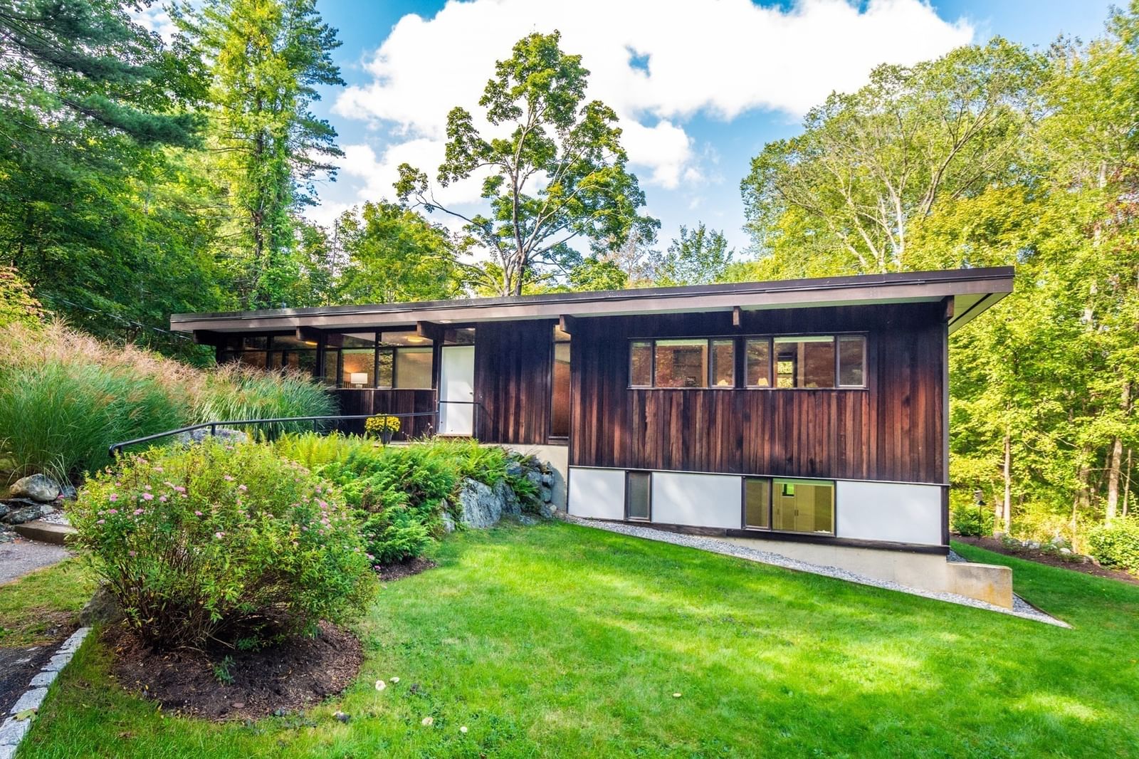 Property at 7 Old Conant Rd, Lincoln, MA 01773