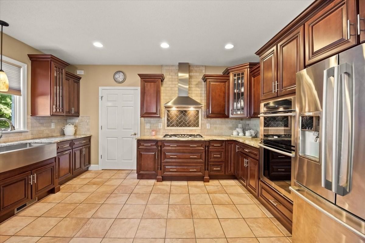 84 Jane Howland Dr Seekonk — Photo 5 of 42
