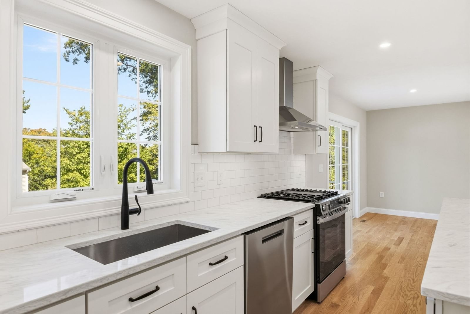 15 Reardon Rd Billerica — Photo 3 of 42
