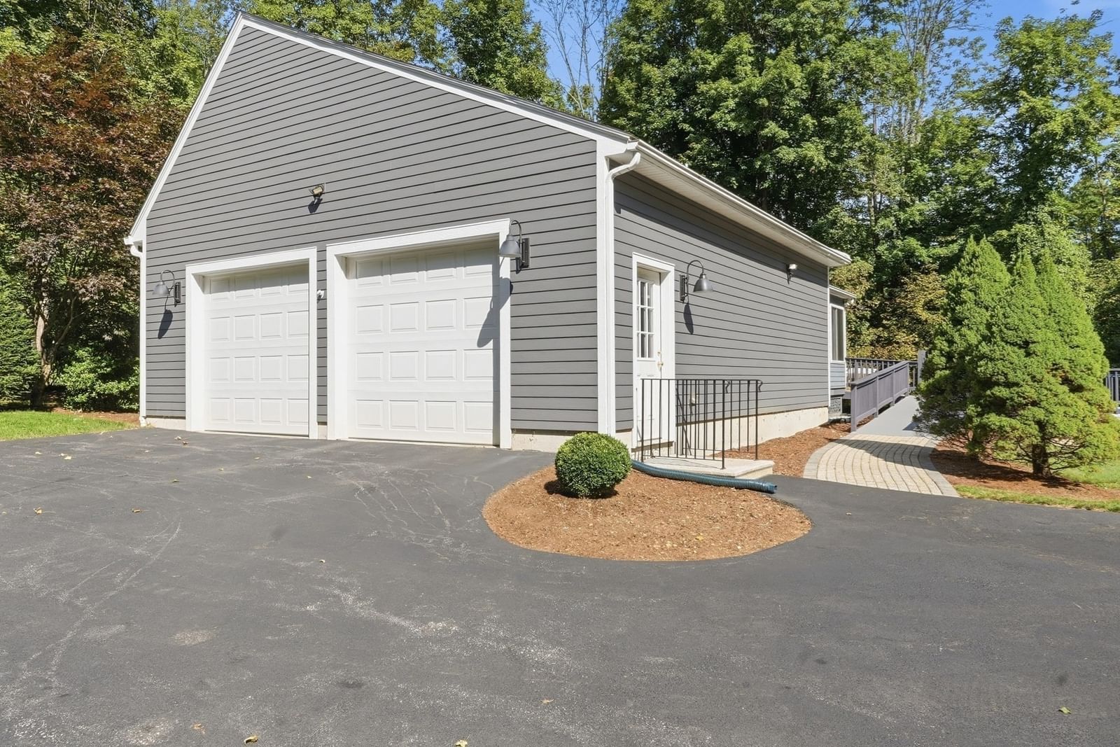140 Town Farm Road Brookfield — Photo 5 of 36