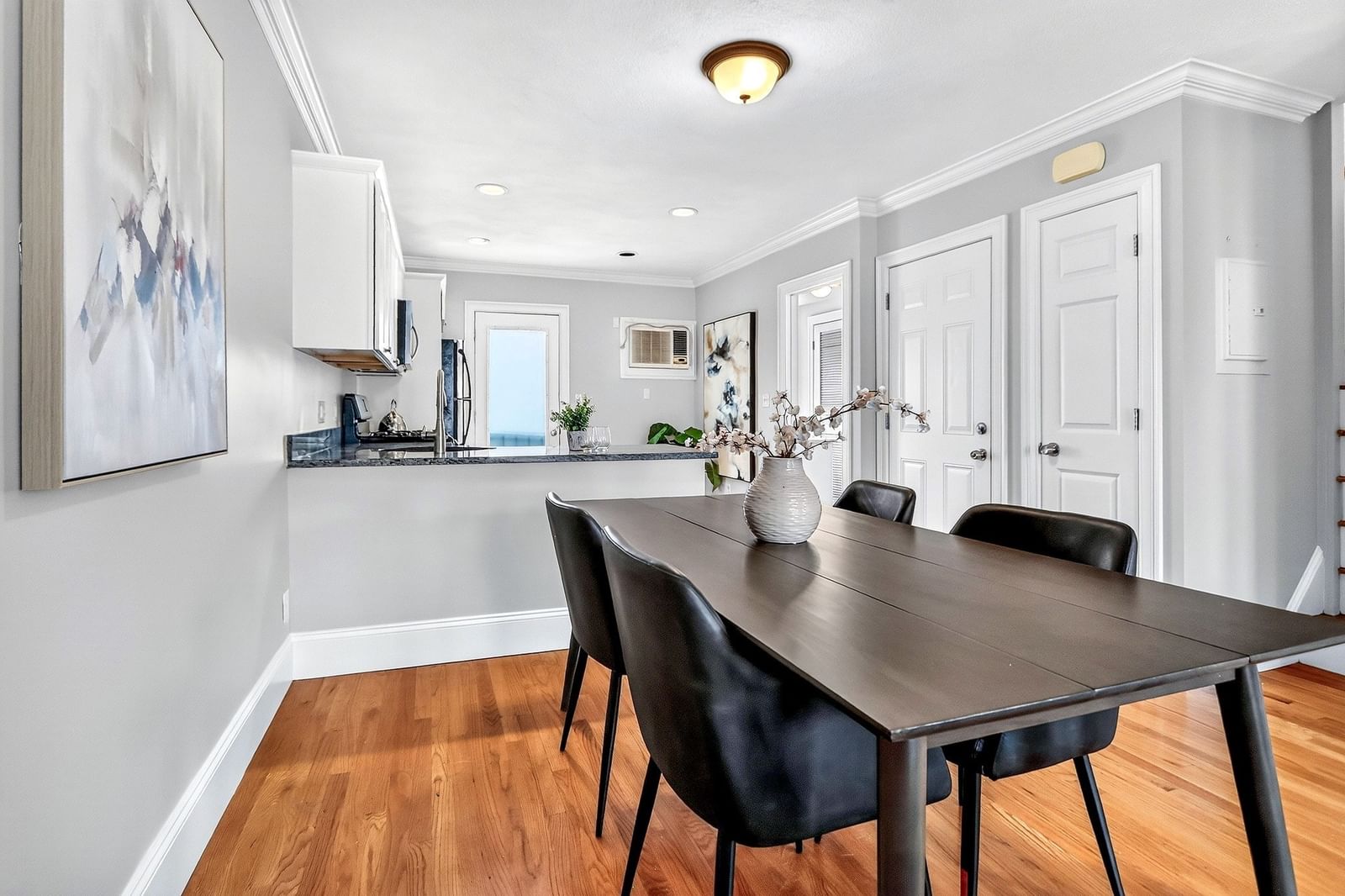 139 W 6th St #2 Boston — Photo 12 of 33