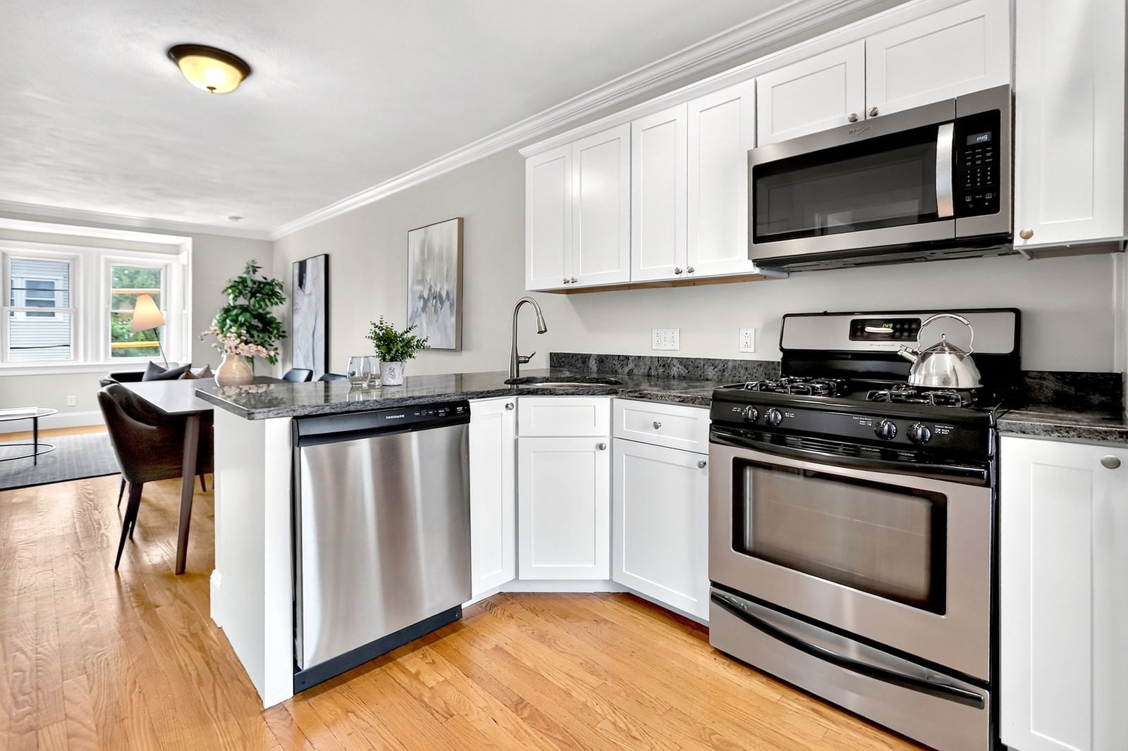 139 W 6th St #2 Boston — Photo 15 of 33