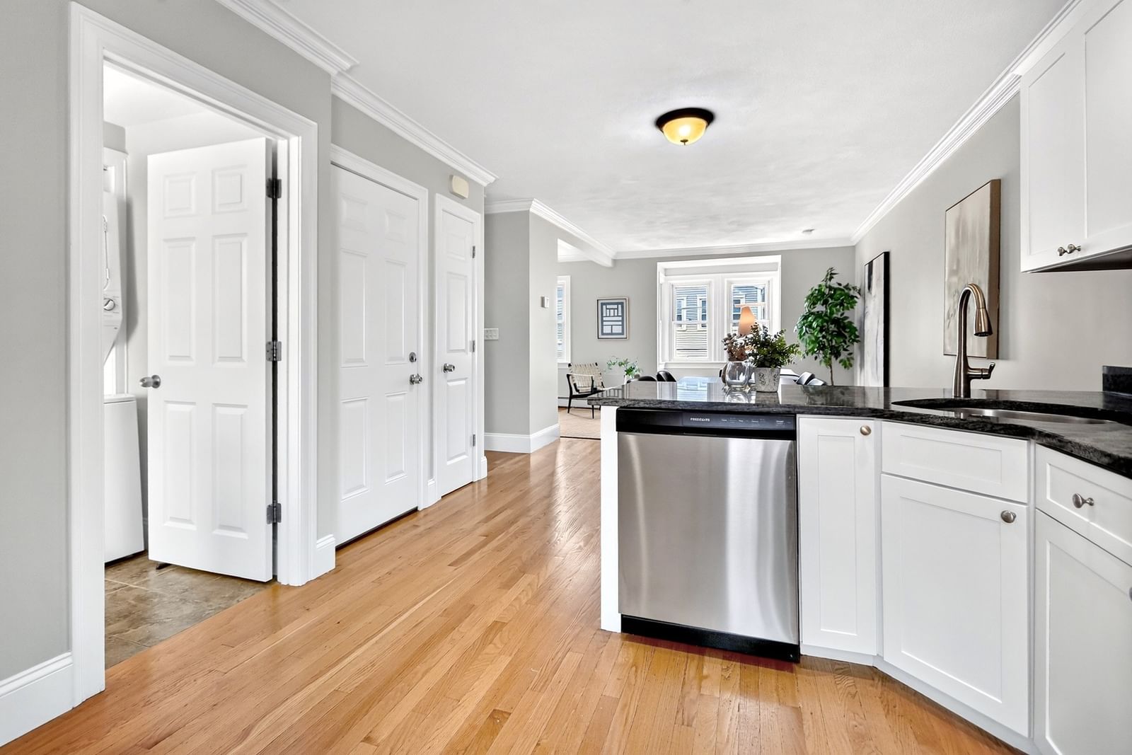 139 W 6th St #2 Boston — Photo 17 of 33