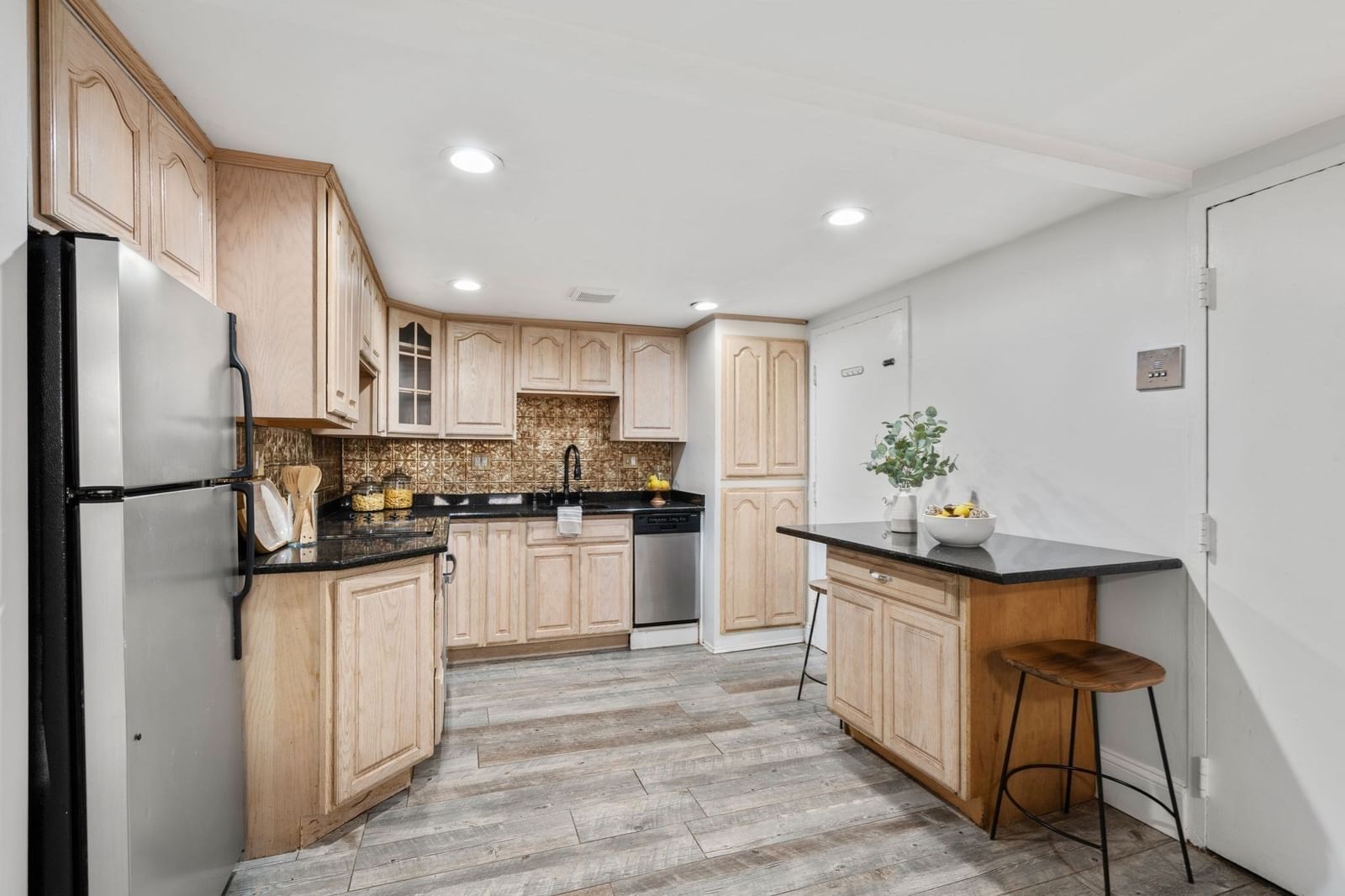 365 Faneuil St #4 Boston — Photo 3 of 28