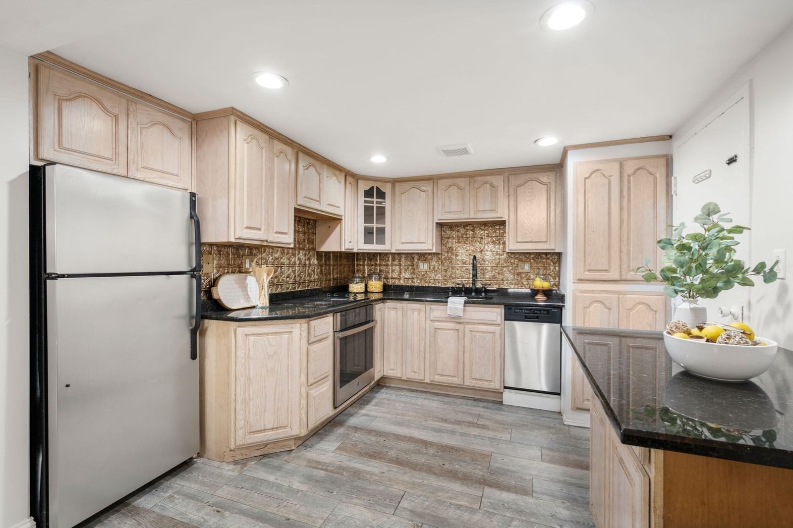 365 Faneuil St #4 Boston — Photo 4 of 28