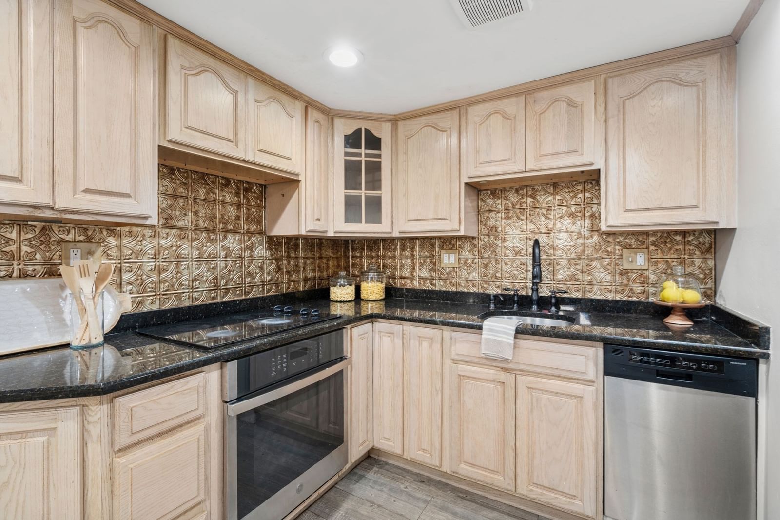 365 Faneuil St #4 Boston — Photo 7 of 28