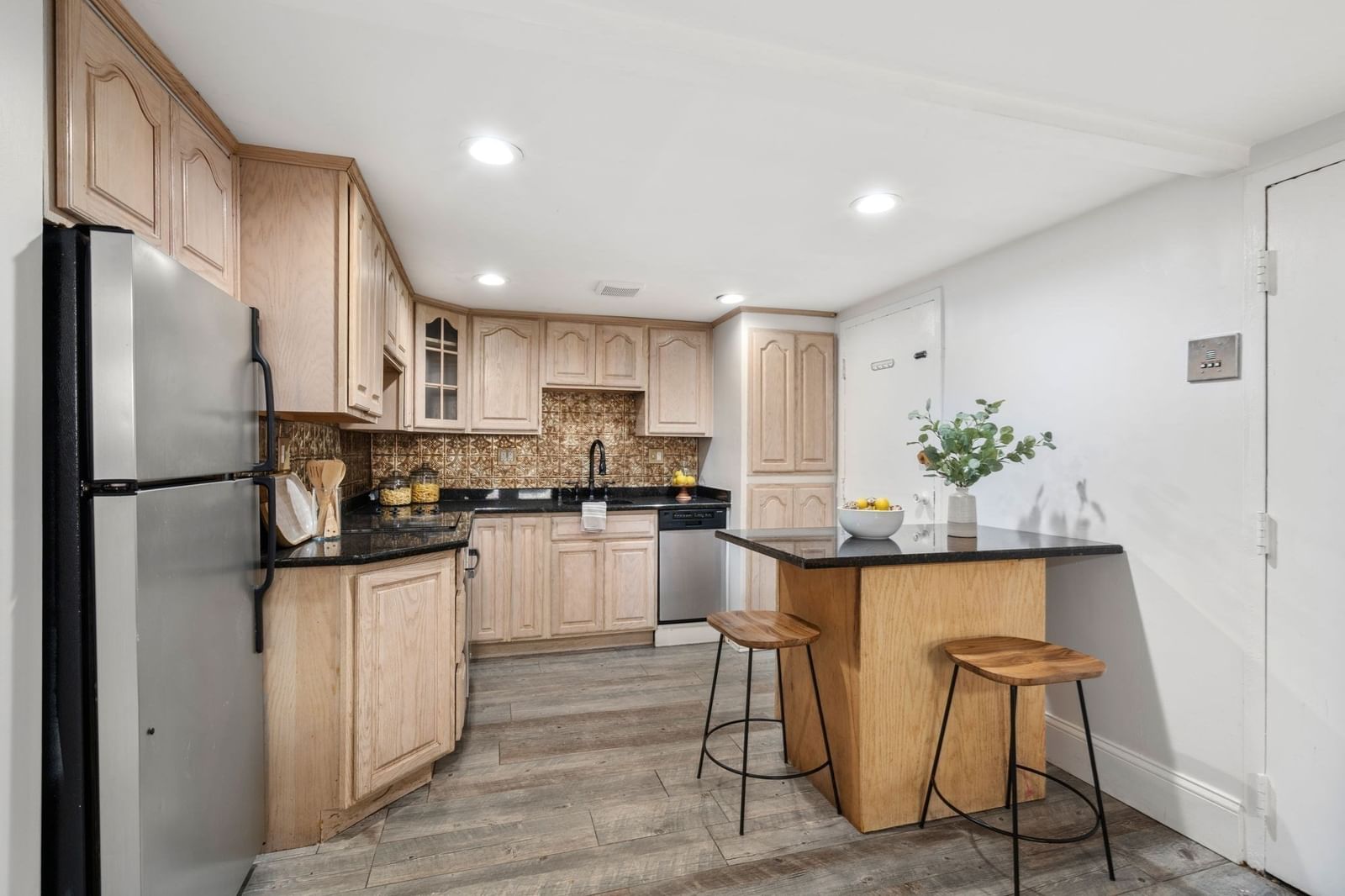 365 Faneuil St #4 Boston — Photo 8 of 28