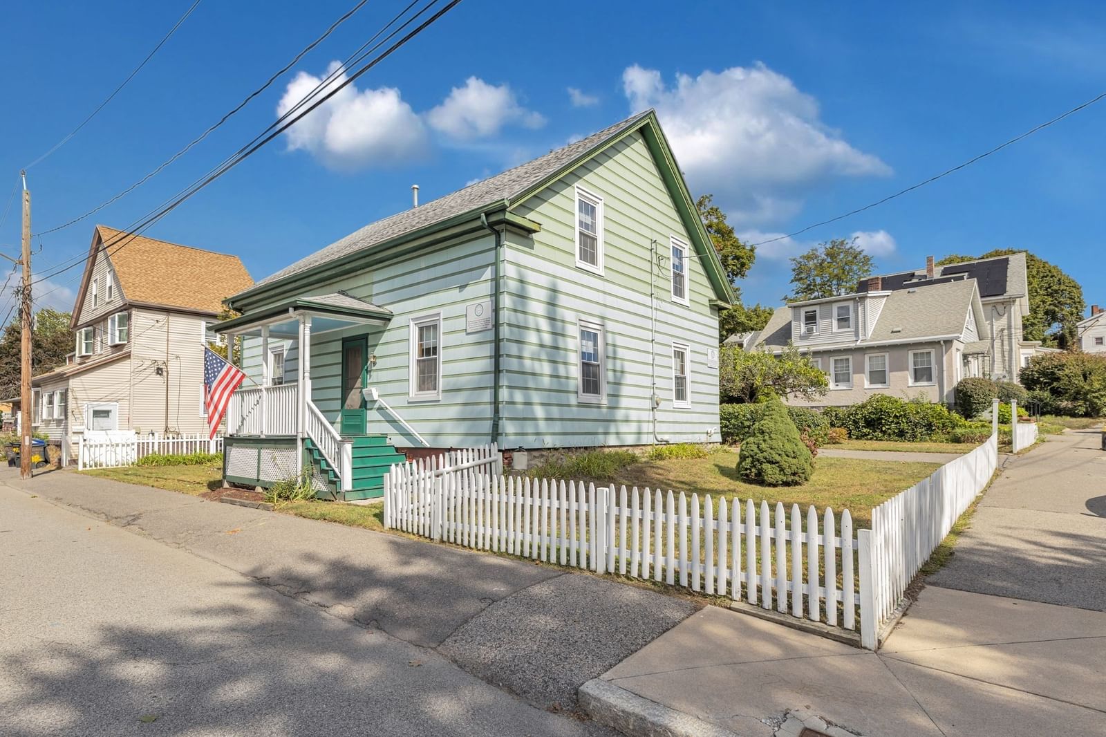 22 Barry St Boston — Photo 1 of 38