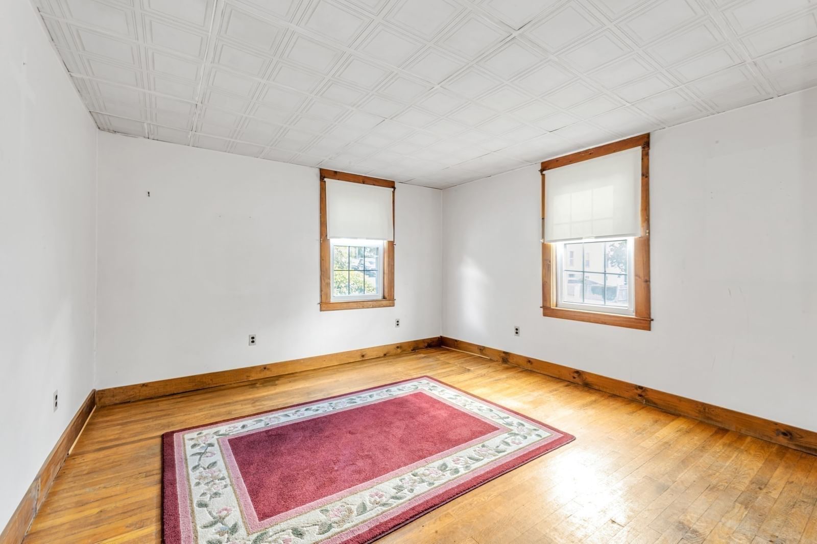 22 Barry St Boston — Photo 12 of 38