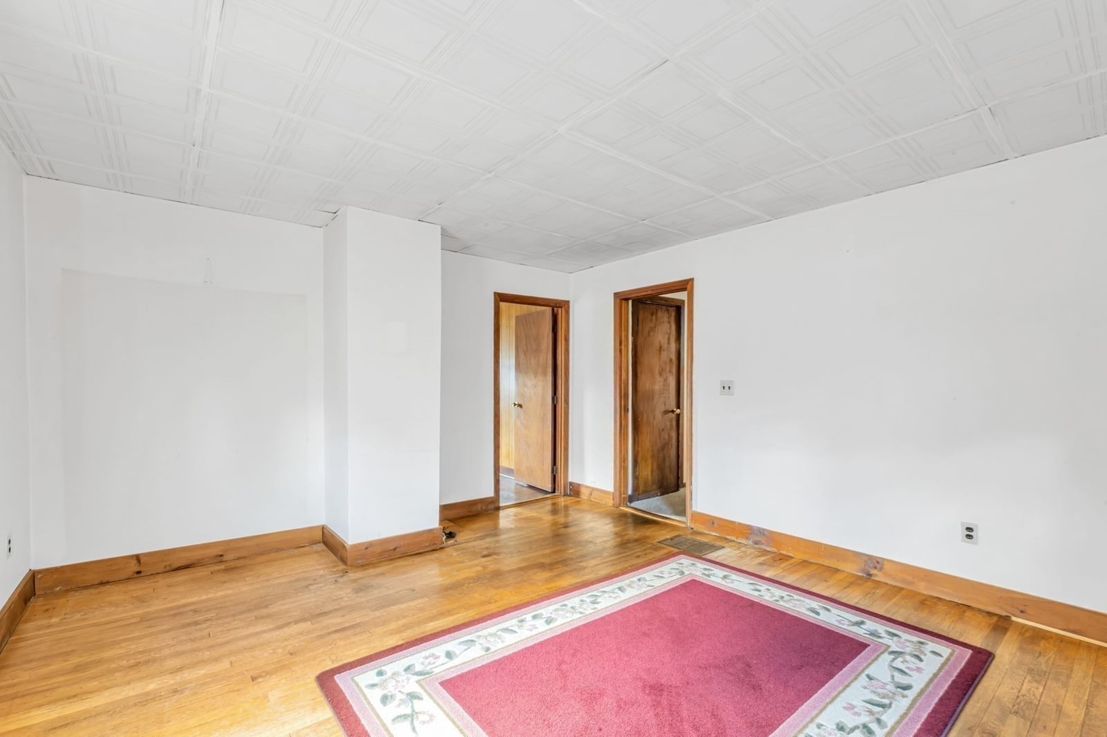 22 Barry St Boston — Photo 13 of 38