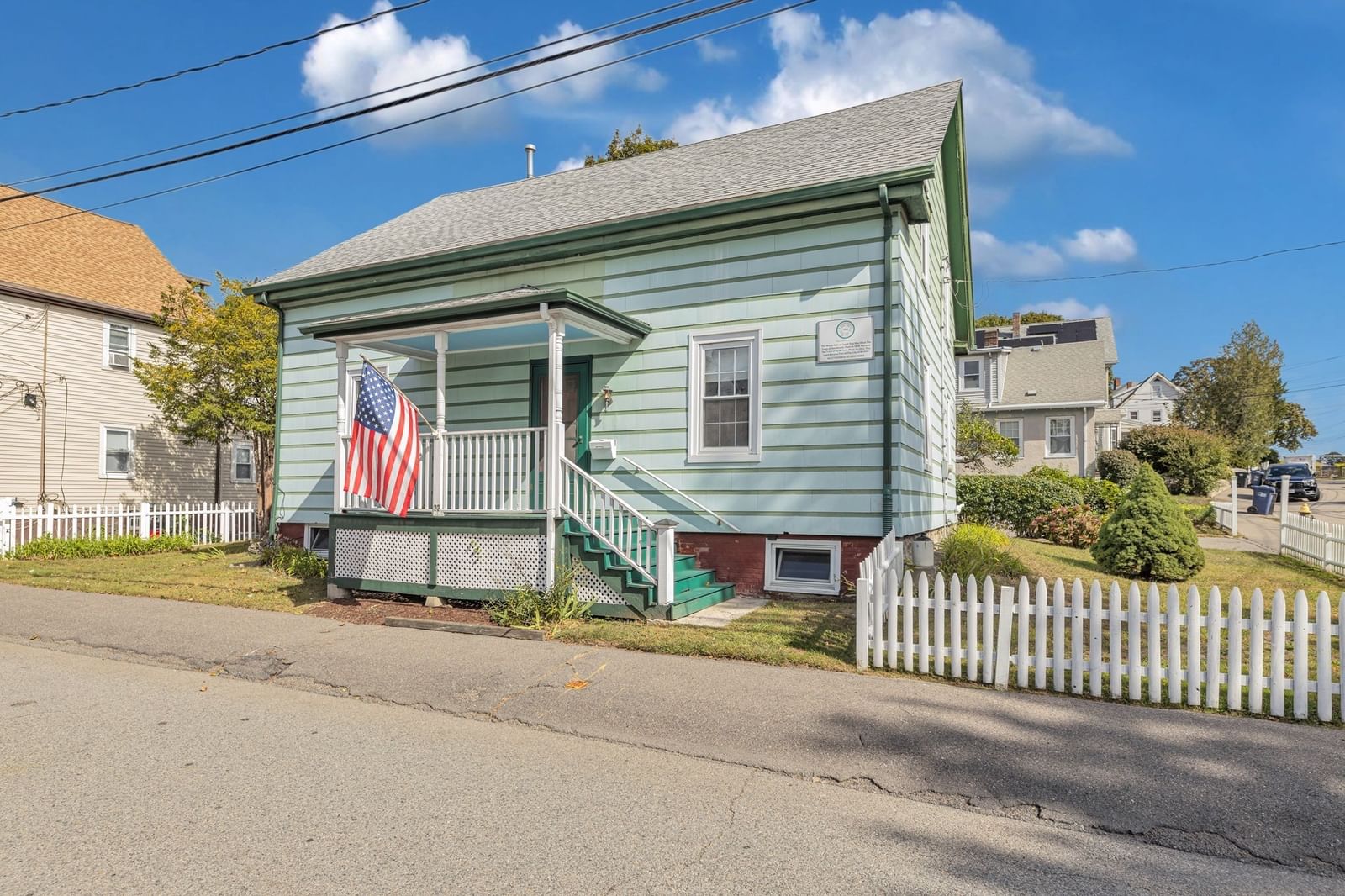 22 Barry St Boston — Photo 2 of 38