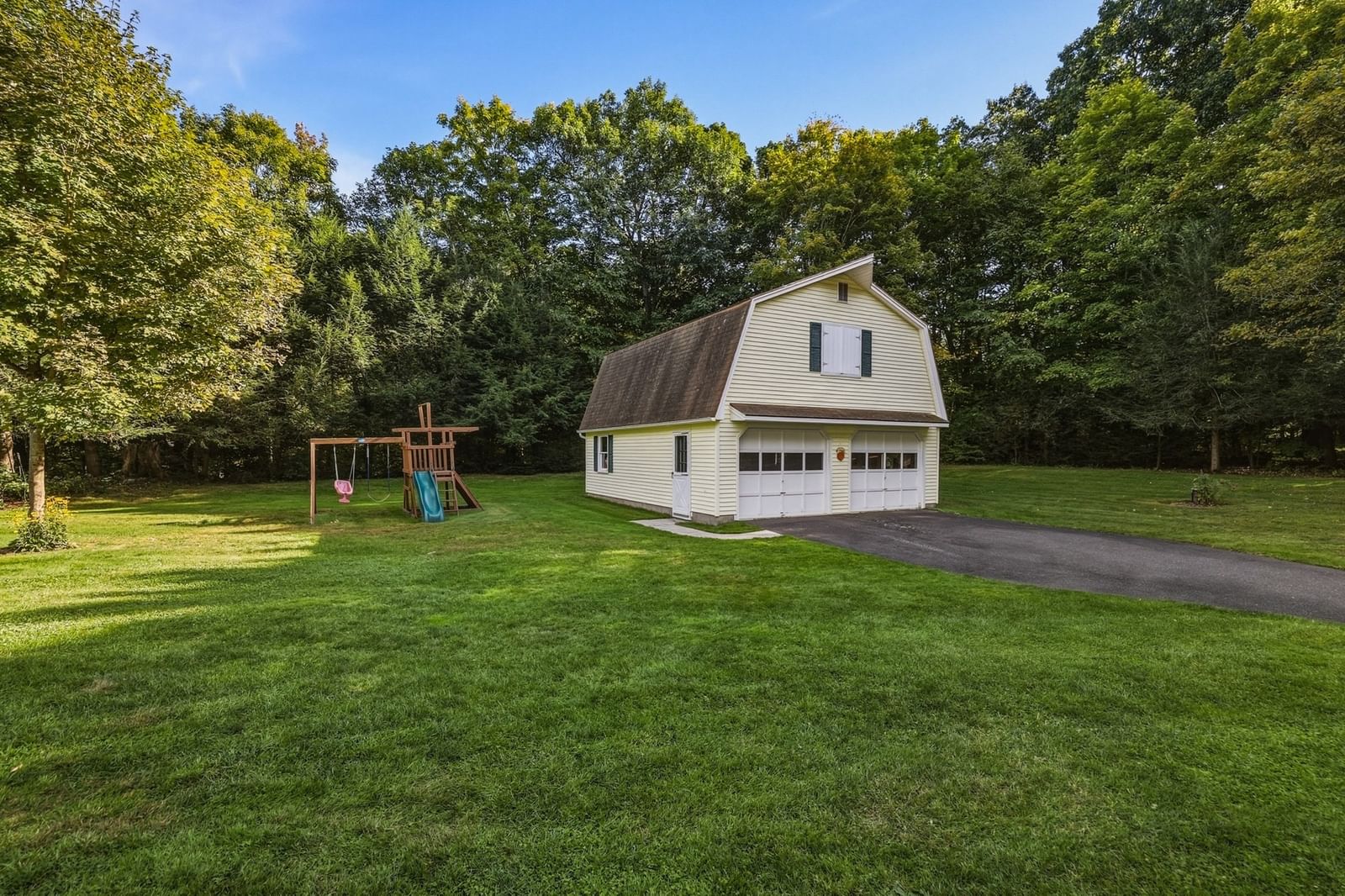 10 Nowak Avenue Ludlow — Photo 6 of 42