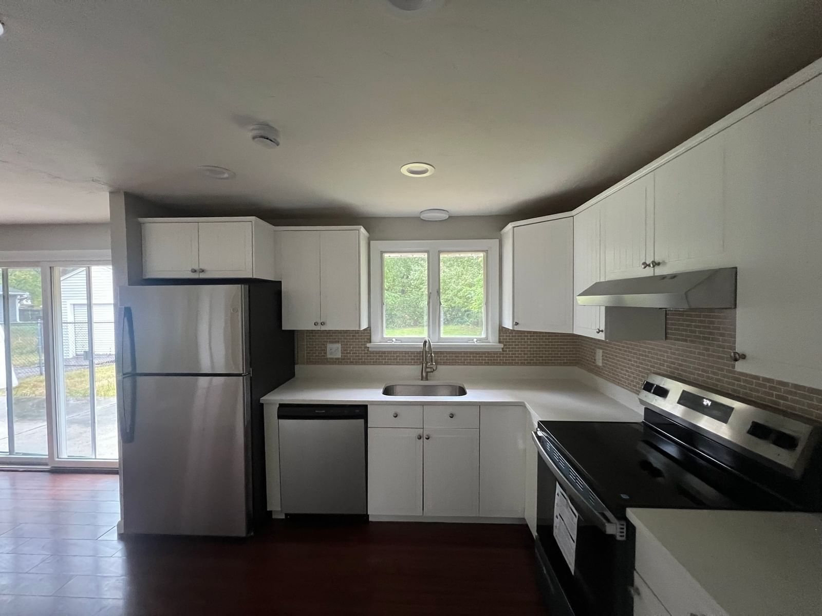 47 Mercedes Rd Brockton — Photo 2 of 20