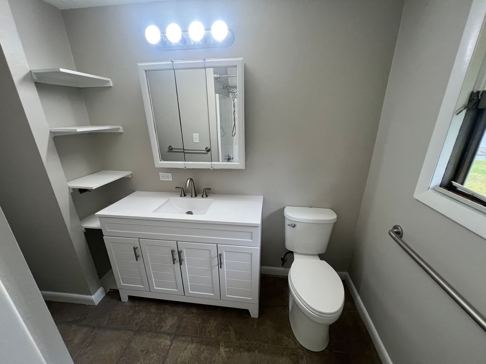47 Mercedes Rd Brockton — Photo 3 of 20
