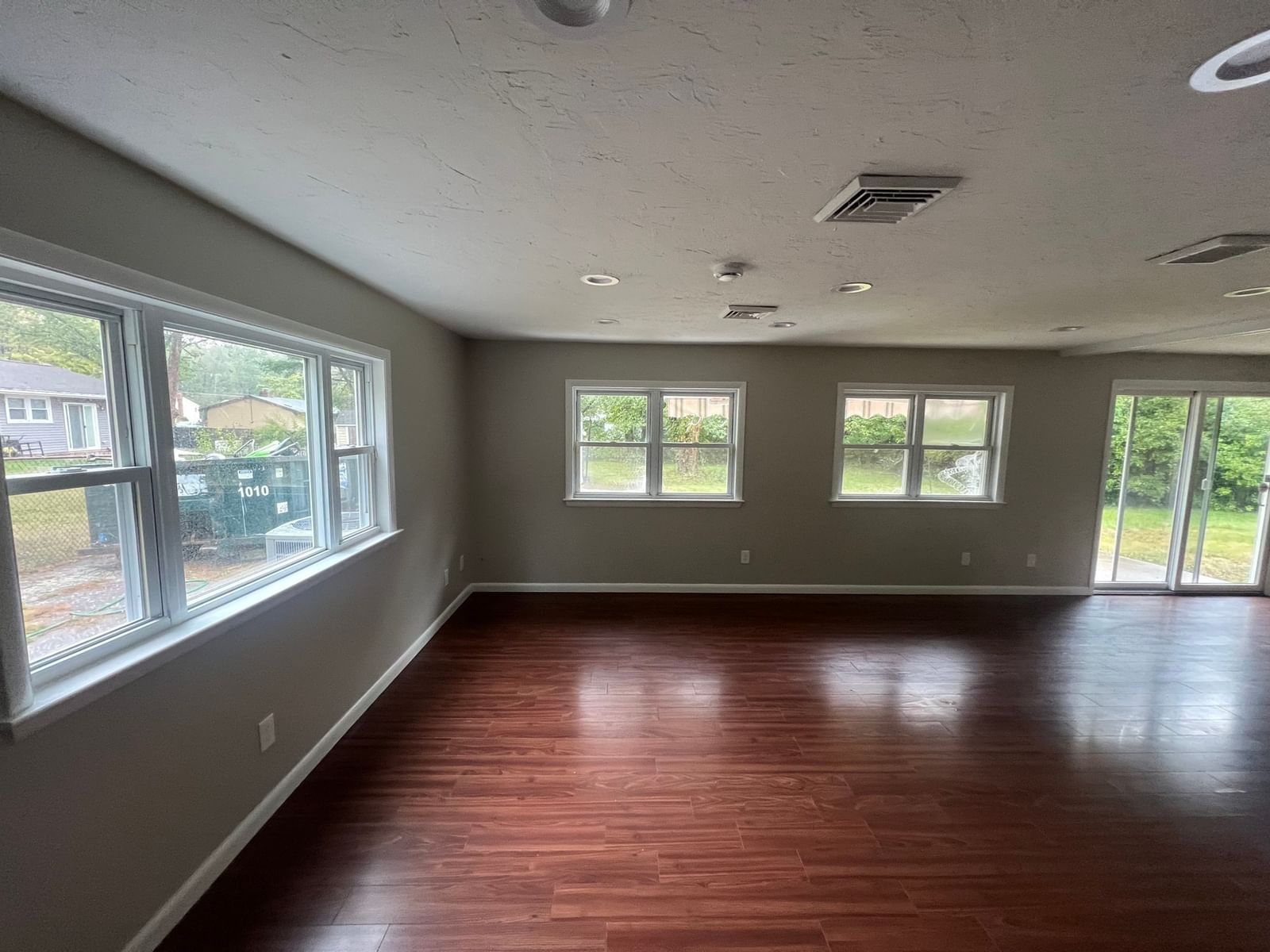 47 Mercedes Rd Brockton — Photo 5 of 20