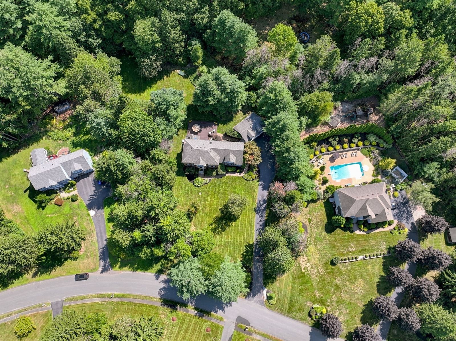 12 Daniel Shays Rd Hopkinton — Photo 2 of 39