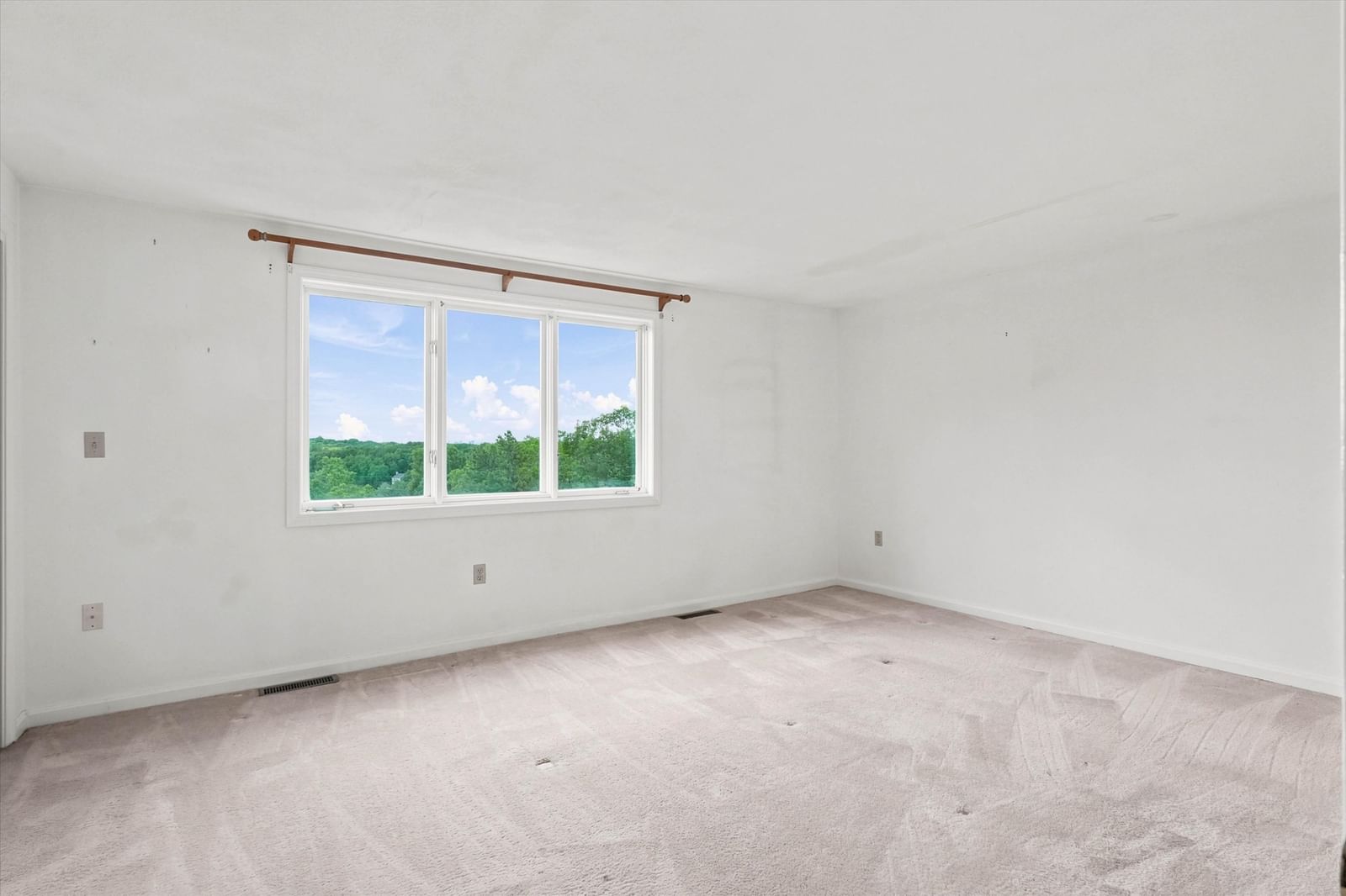 2604 Lewis O Gray Dr #2604 Saugus — Photo 6 of 8