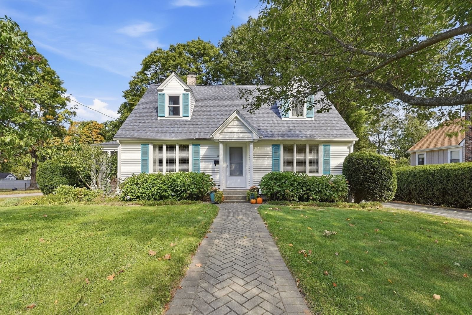17 Smith St. Uxbridge — Photo 2 of 42