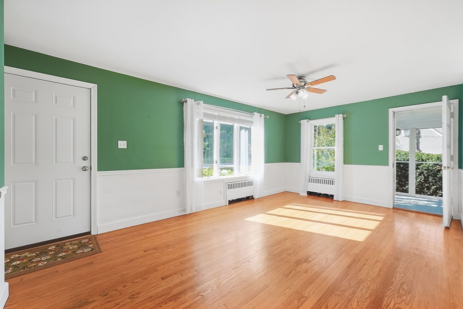 17 Smith St. Uxbridge — Photo 5 of 42