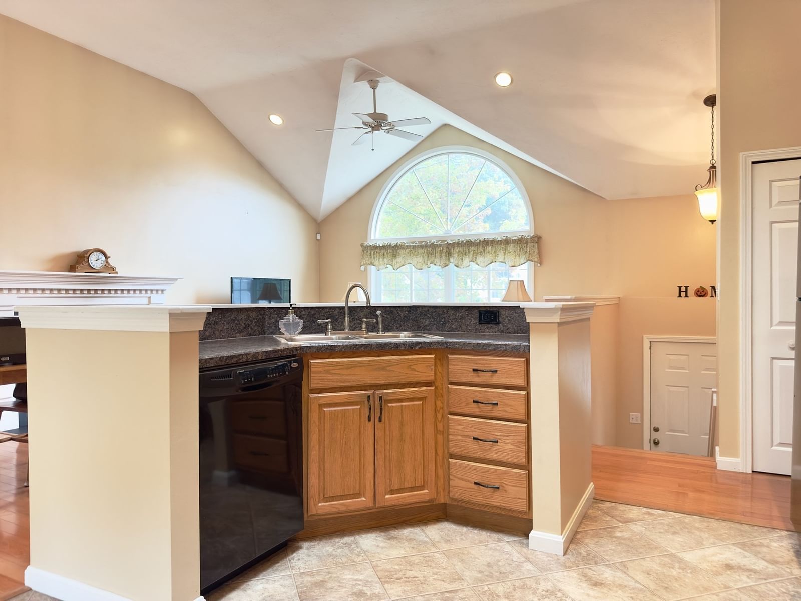 75 Moreland Green Dr Worcester — Photo 16 of 26