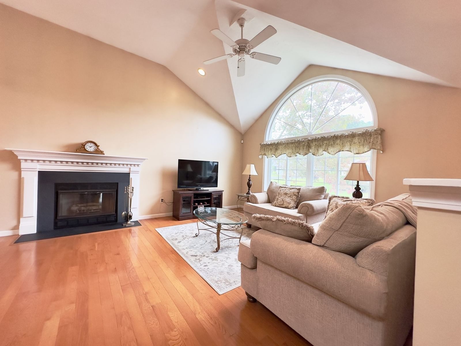 75 Moreland Green Dr Worcester — Photo 2 of 26
