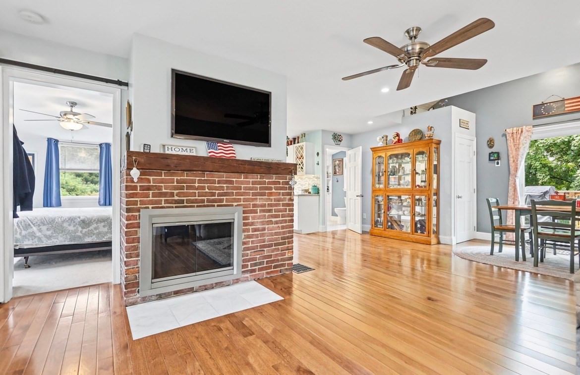 29 Ellen Haverhill — Photo 32 of 32