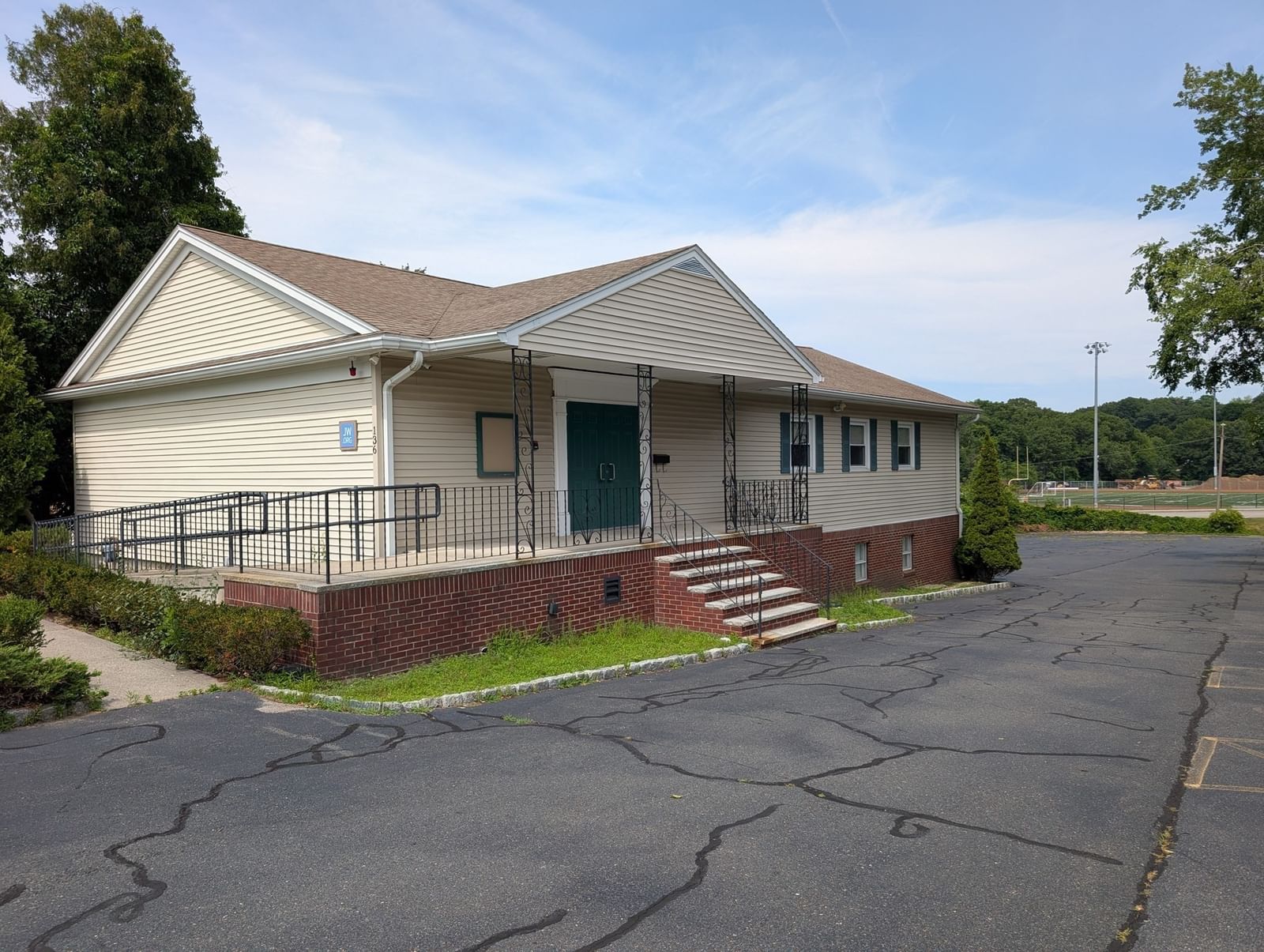 136 Winn Street Burlington — Photo 2 of 27