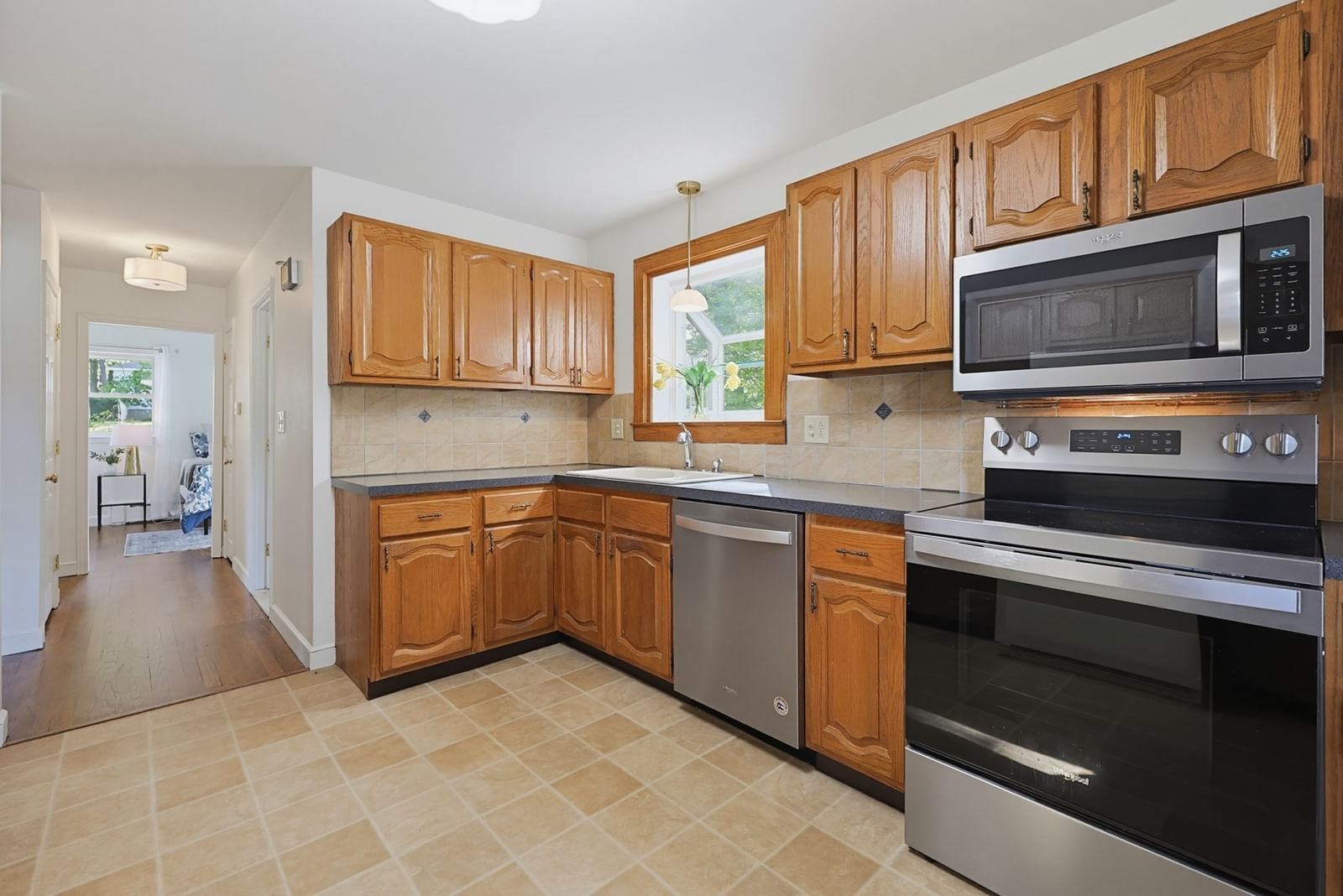 21 Burt St Attleboro — Photo 13 of 42