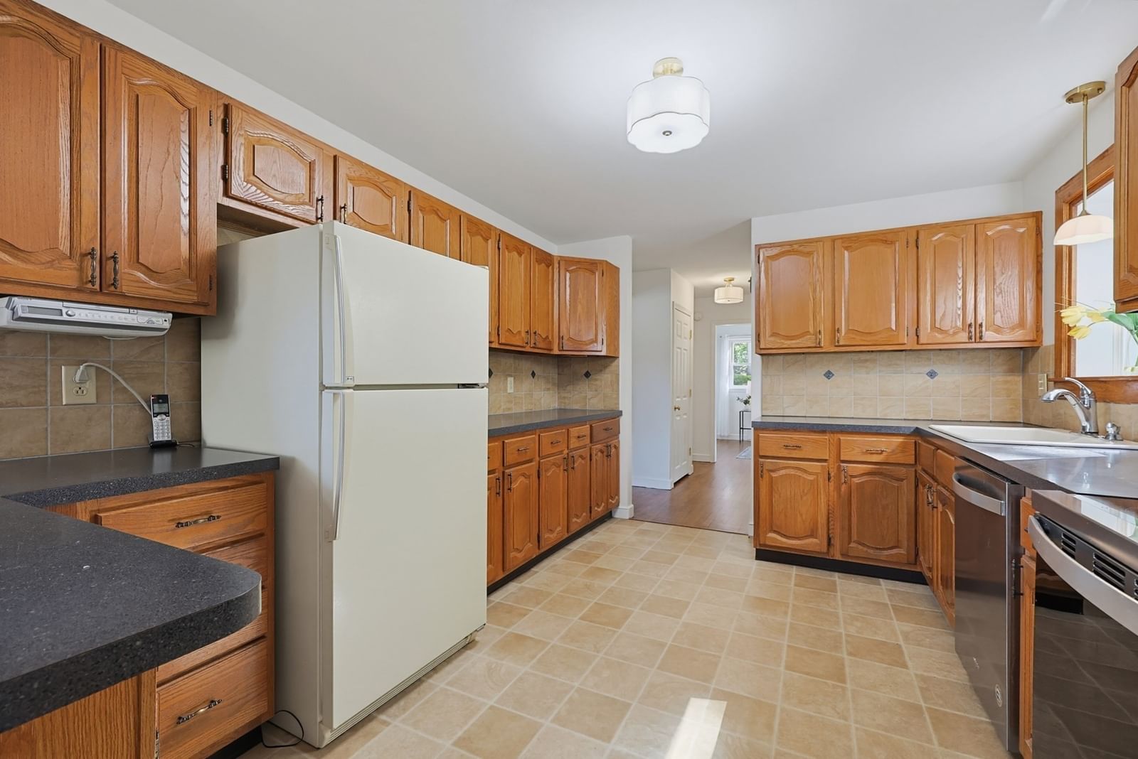 21 Burt St Attleboro — Photo 14 of 42