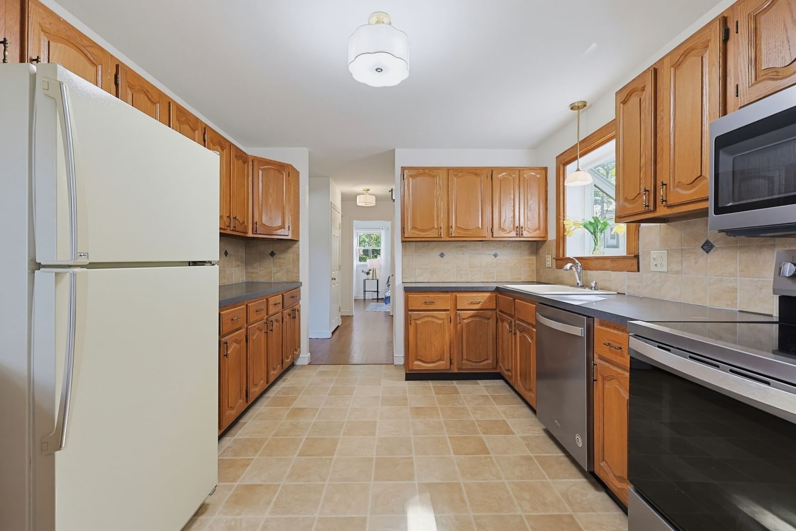 21 Burt St Attleboro — Photo 15 of 42