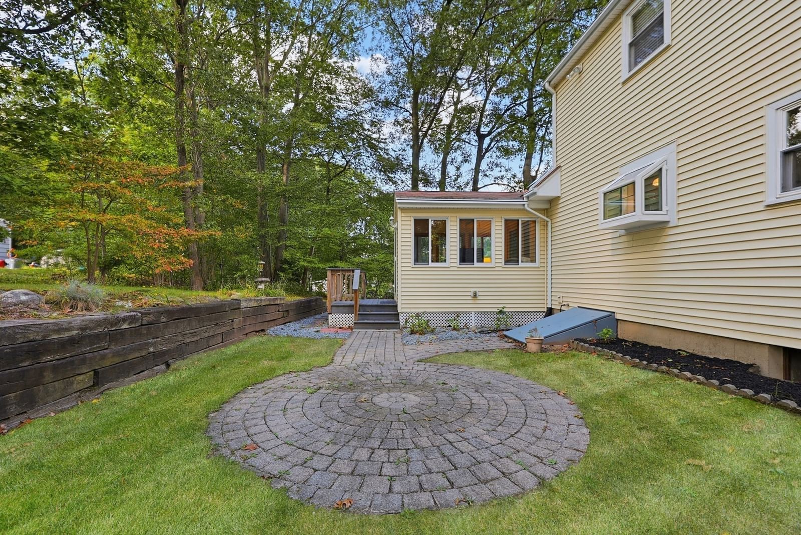21 Burt St Attleboro — Photo 41 of 42