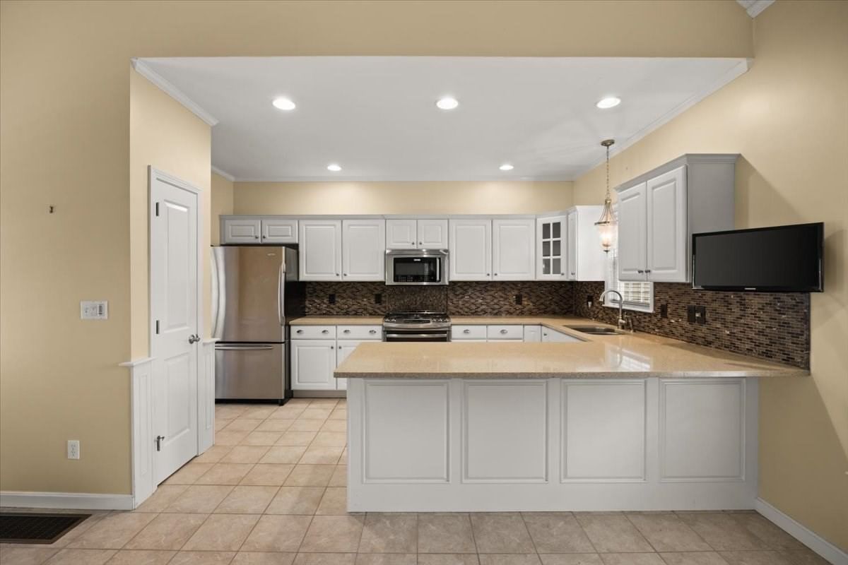 2 Sunflower Drive #2 Raynham — Photo 17 of 40