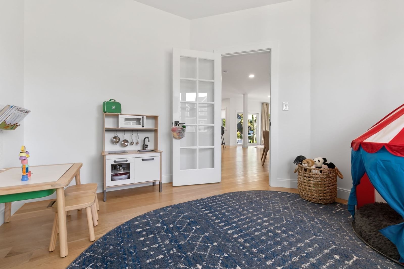 Listing Image 12