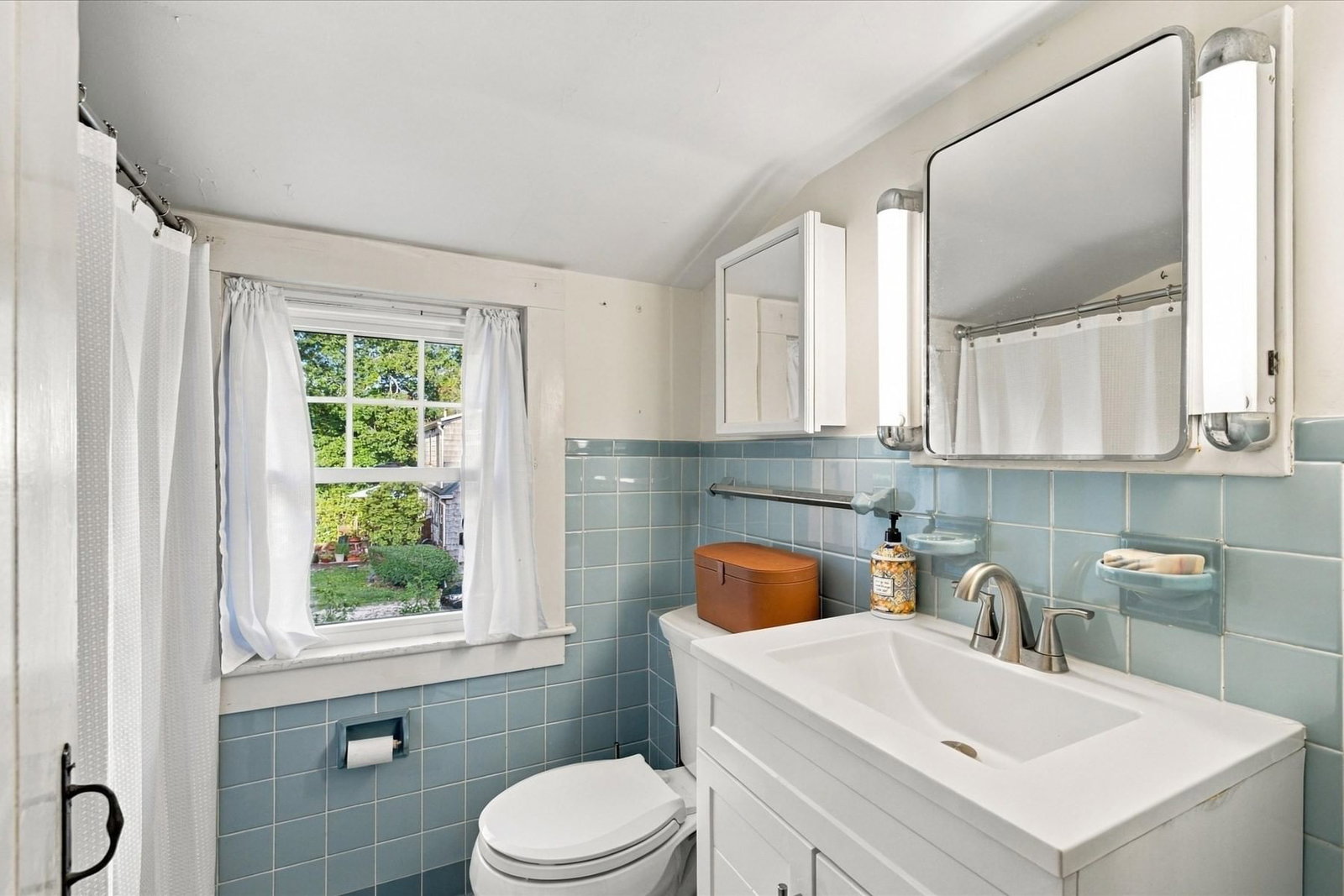 170 Lakeview Ave Falmouth — Photo 16 of 38