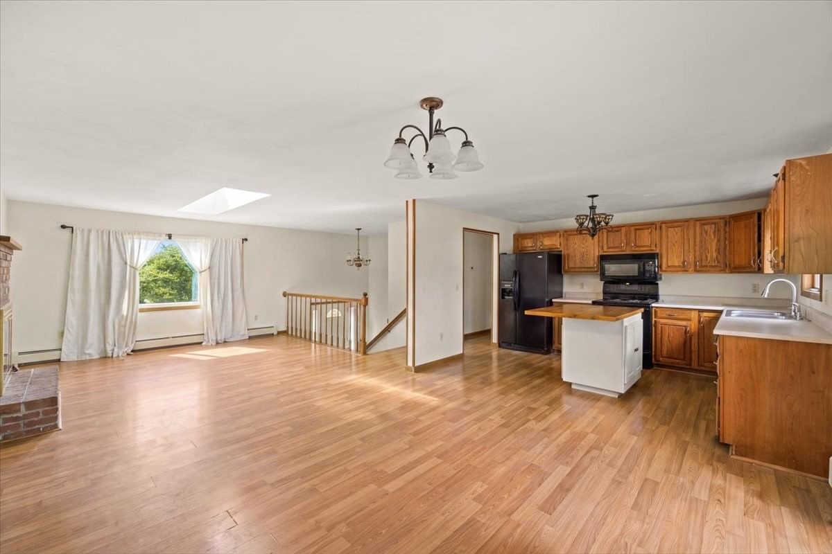 95 Crooked Ln Lakeville — Photo 10 of 34