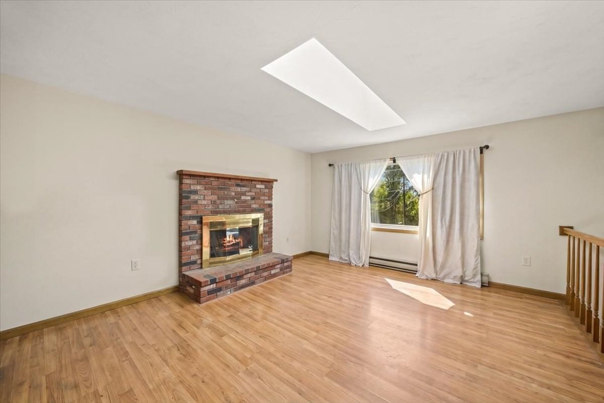 95 Crooked Ln Lakeville — Photo 9 of 34