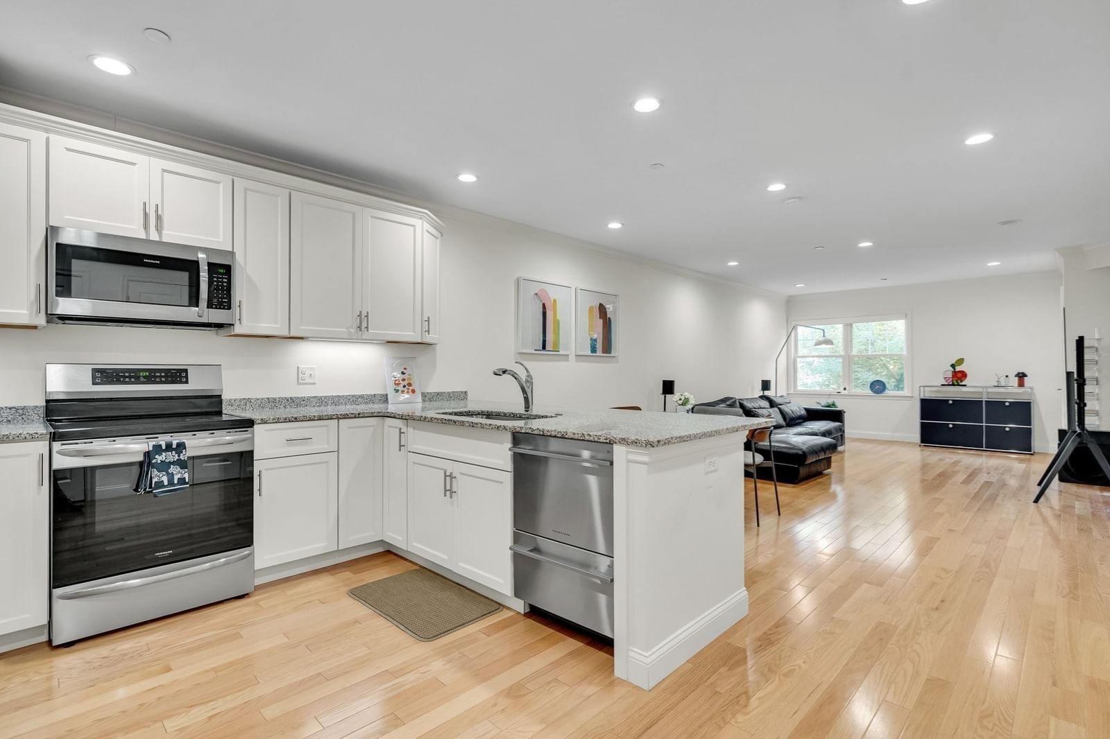2 Manor Terrace #216 Lexington — Photo 5 of 32