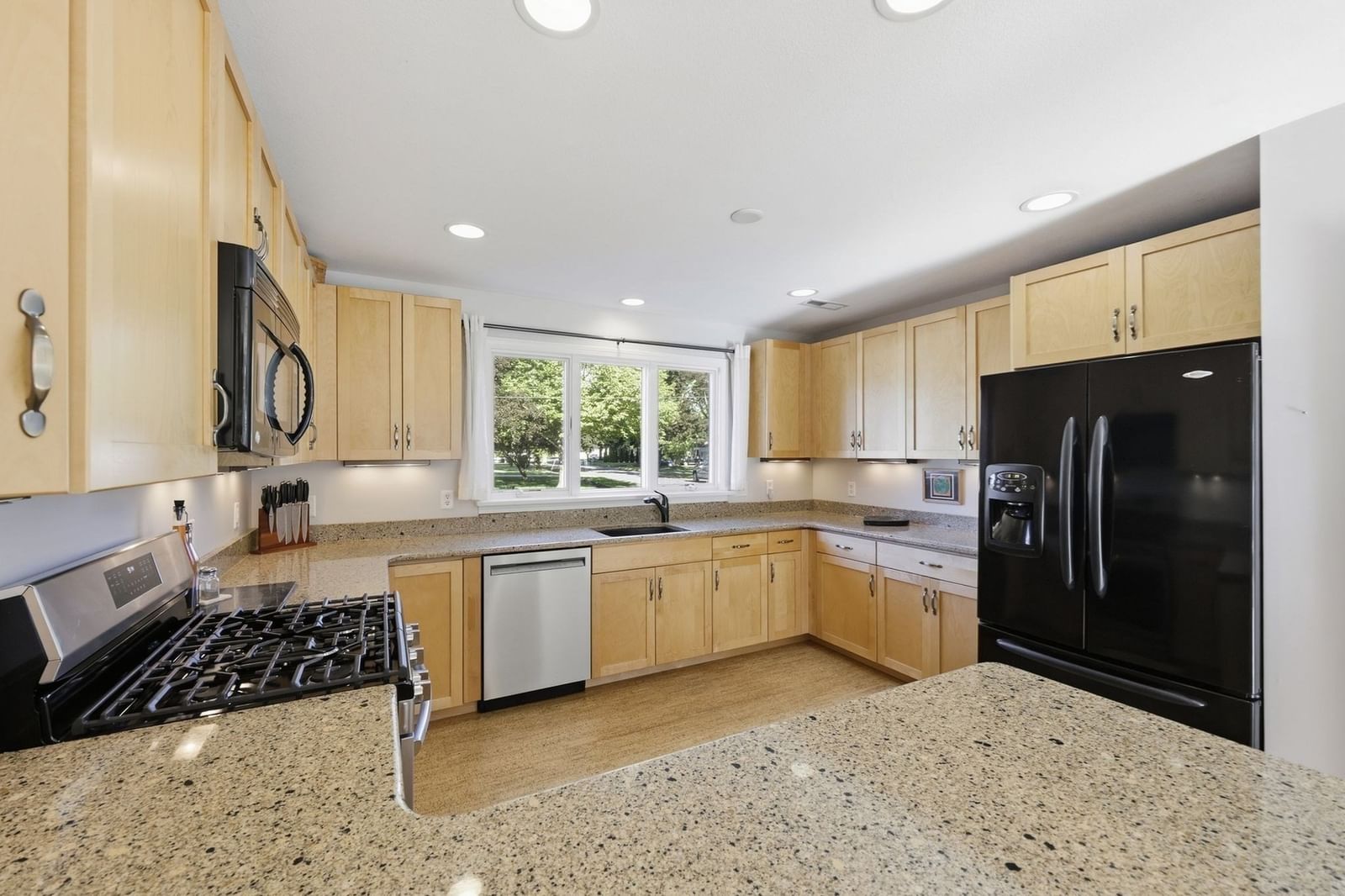 63 Autumn St Agawam — Photo 15 of 42