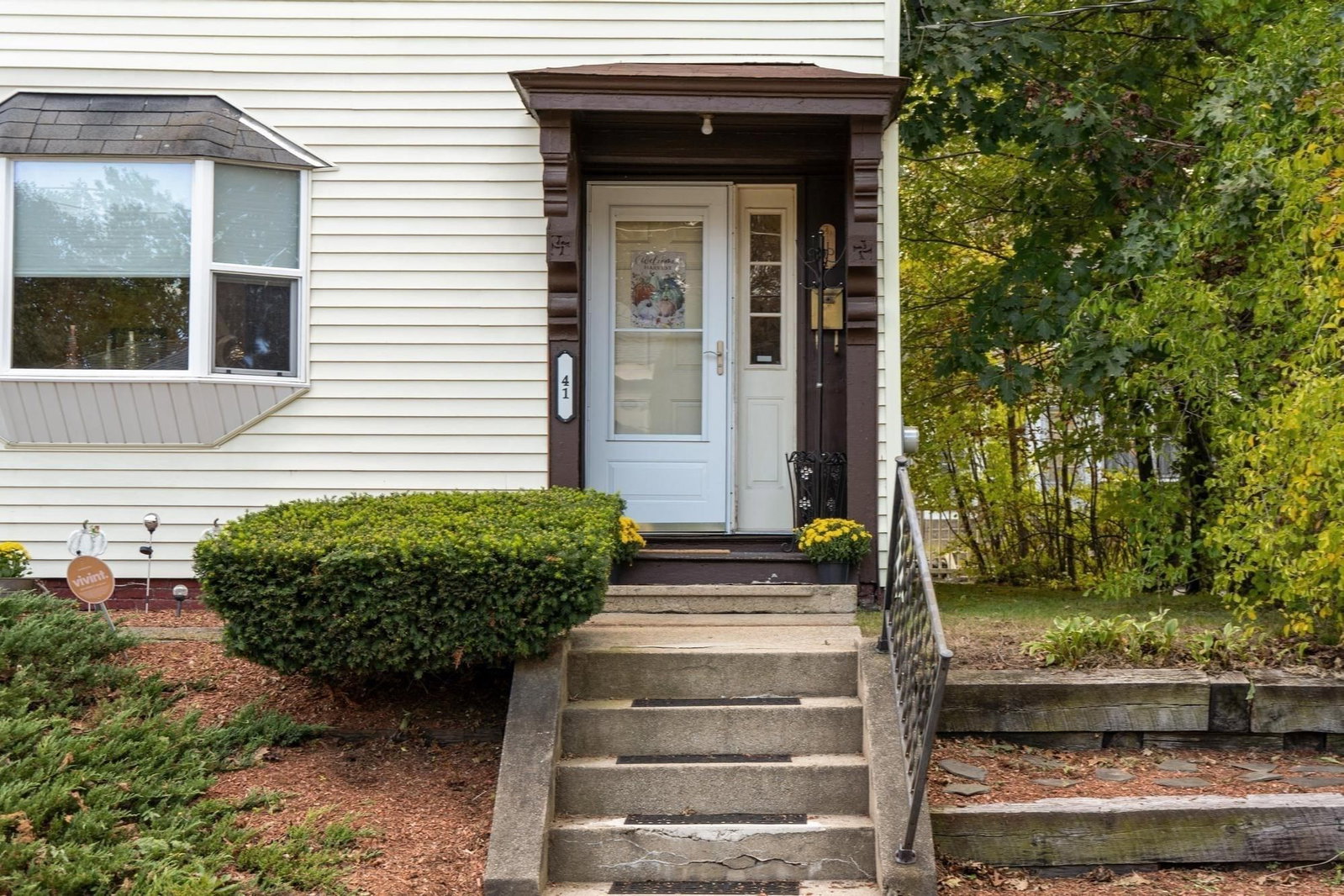41 Smith St Fitchburg — Photo 2 of 40