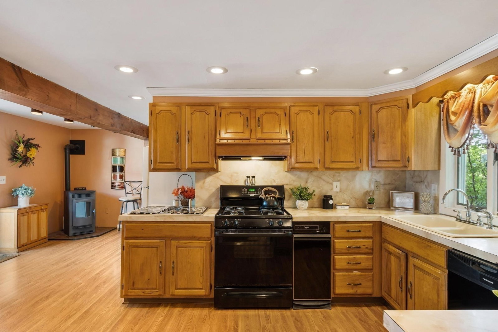 41 Smith St Fitchburg — Photo 9 of 40