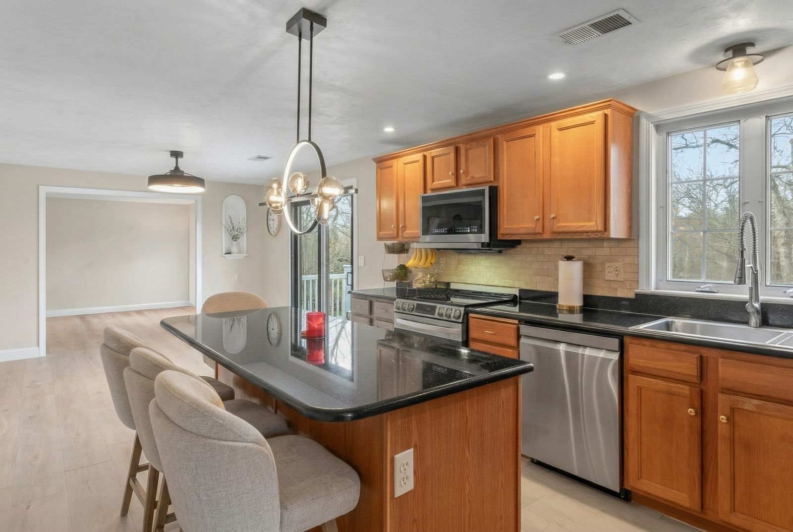 455 East St West Bridgewater — Photo 7 of 28