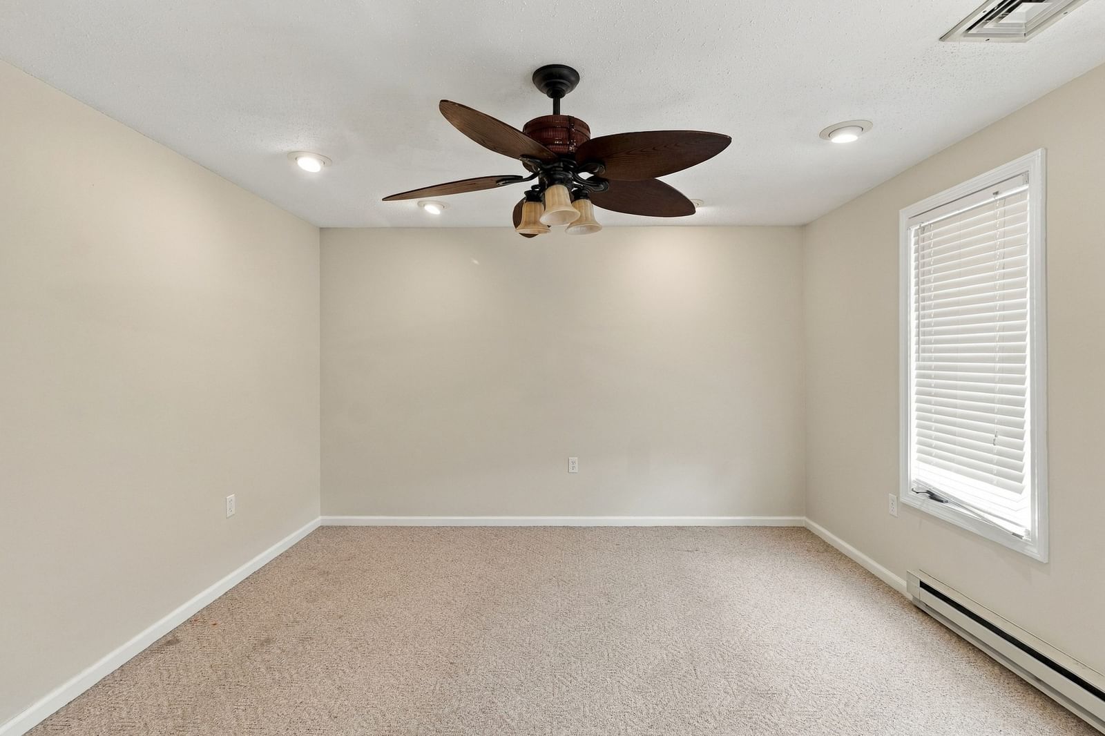 835 Mount Hope St #22 North Attleboro — Photo 18 of 27