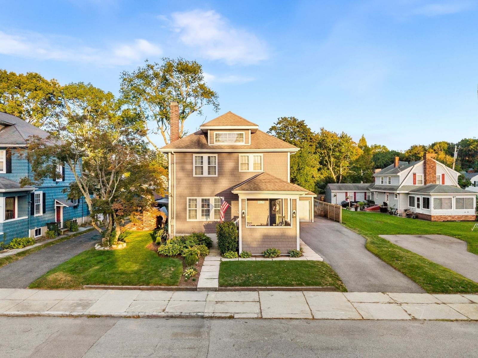 1021 Ray St Fall River — Photo 3 of 41