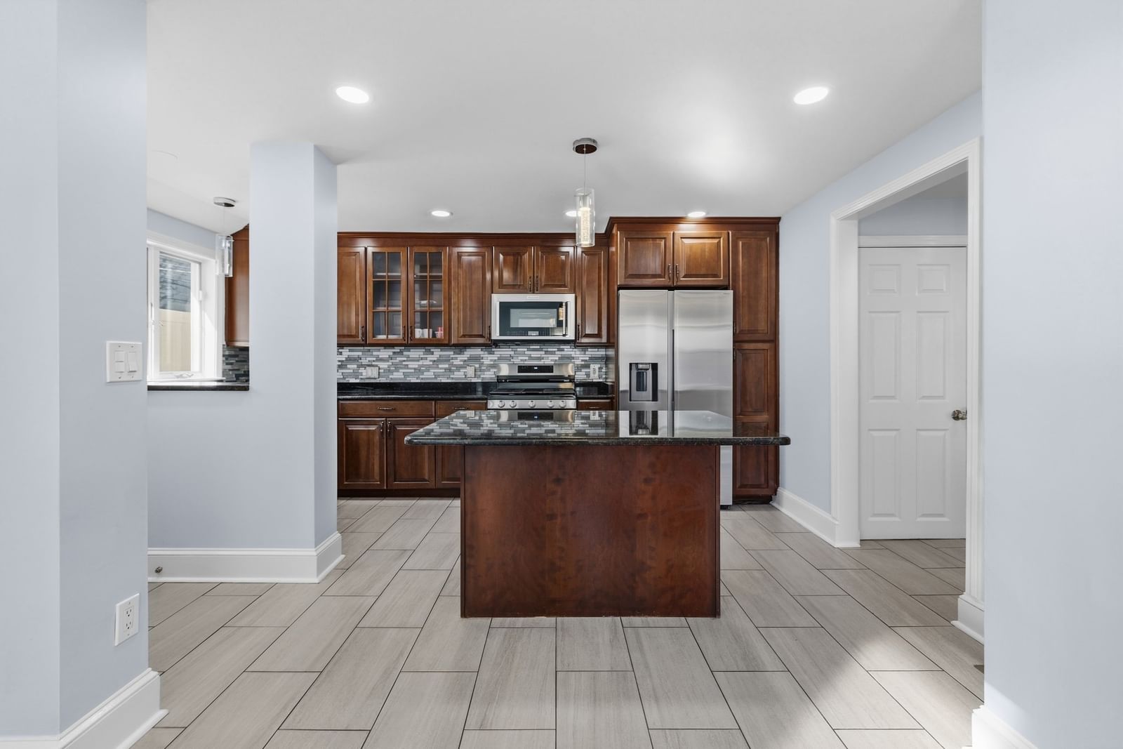17 Estes St Everett — Photo 3 of 23