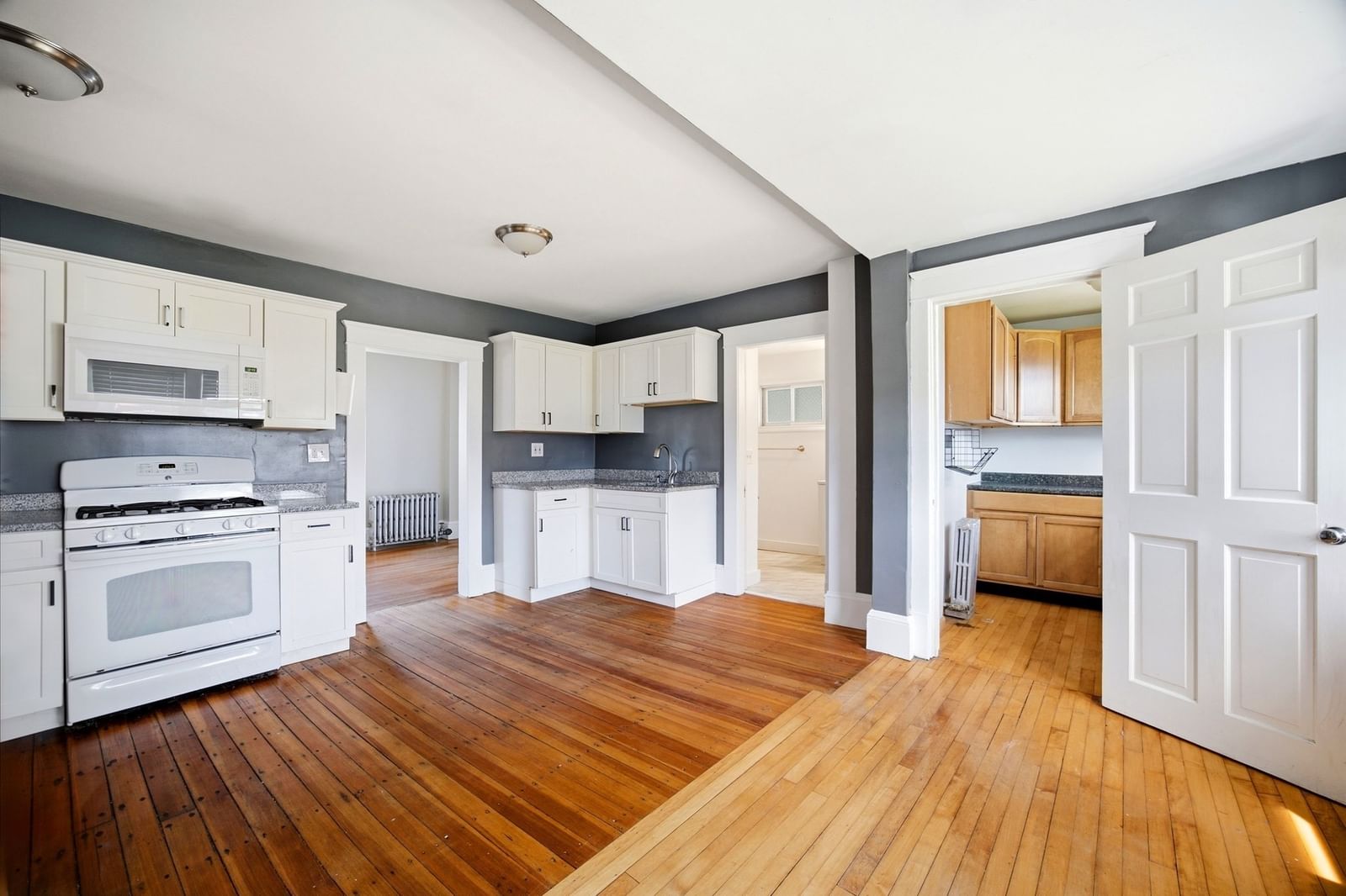 96 Catherine St Chicopee — Photo 3 of 33