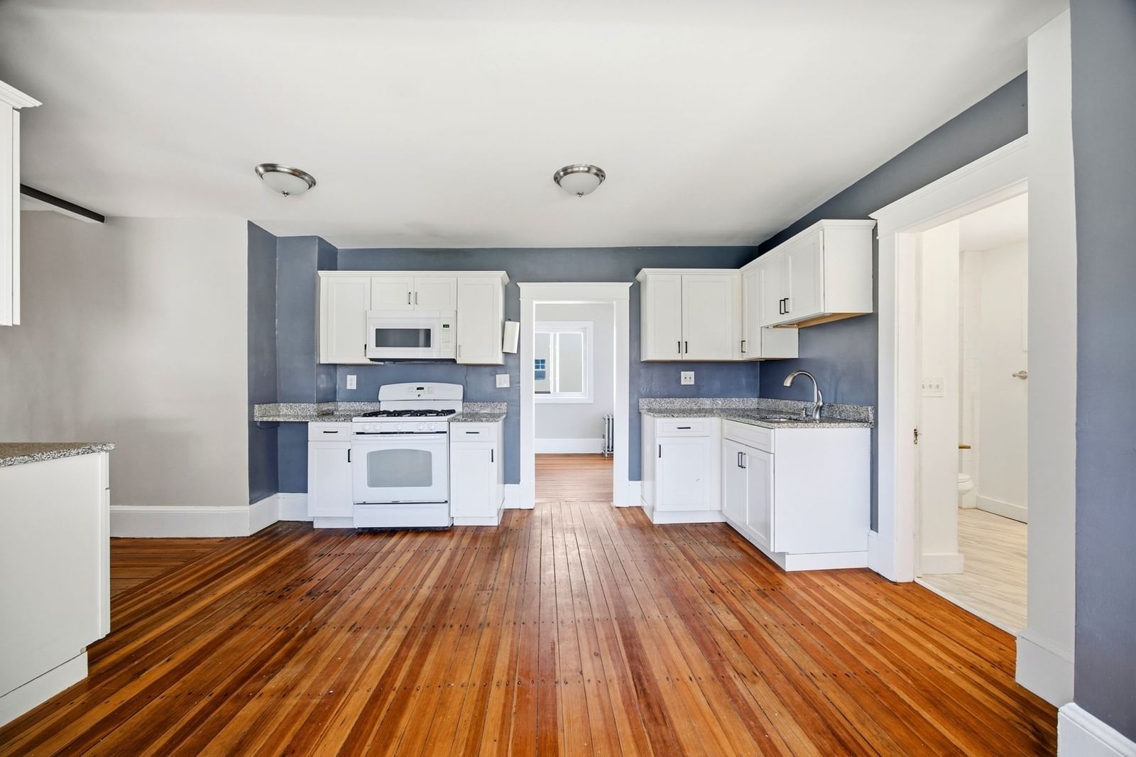 96 Catherine St Chicopee — Photo 4 of 33