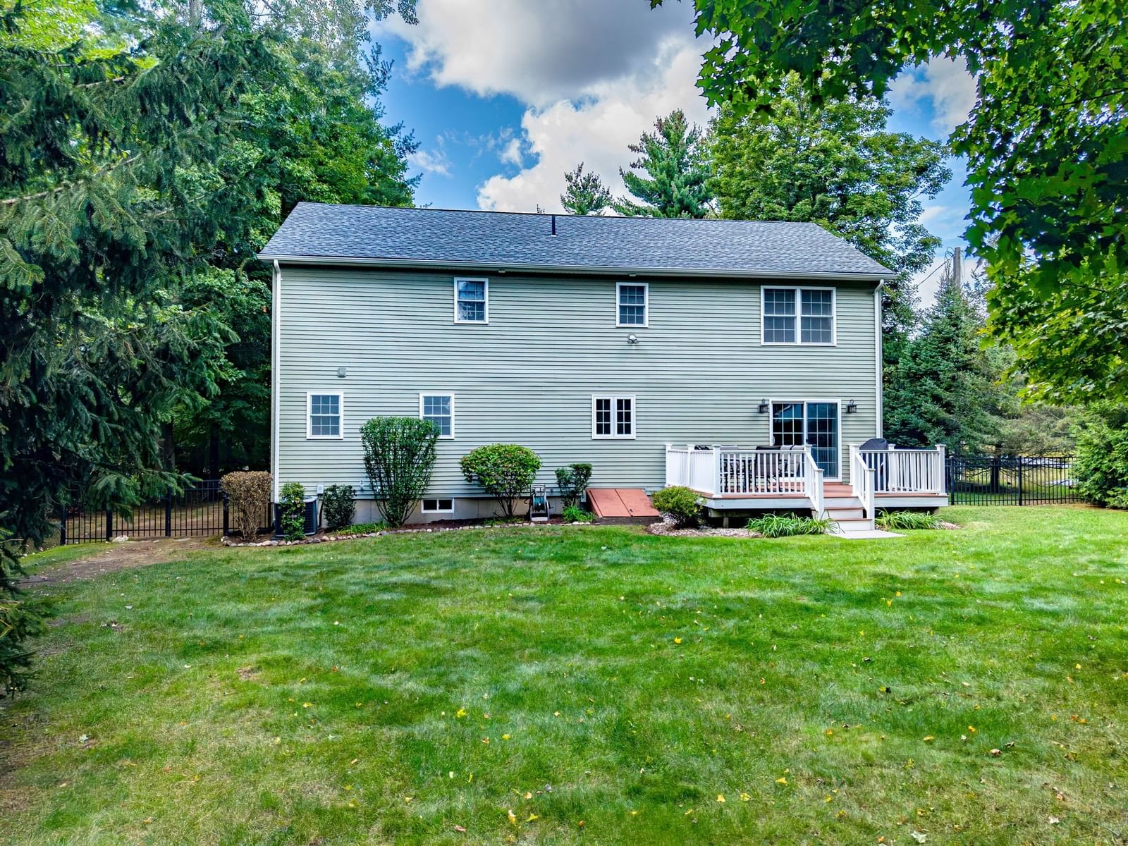 437 Porter Rd East Longmeadow — Photo 35 of 40