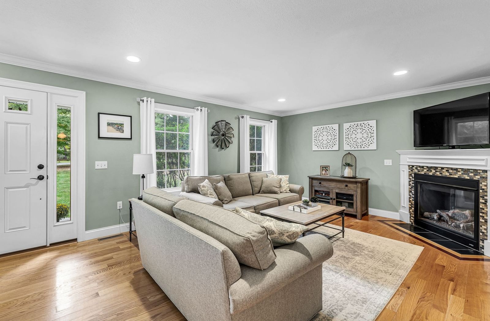 437 Porter Rd East Longmeadow — Photo 4 of 40