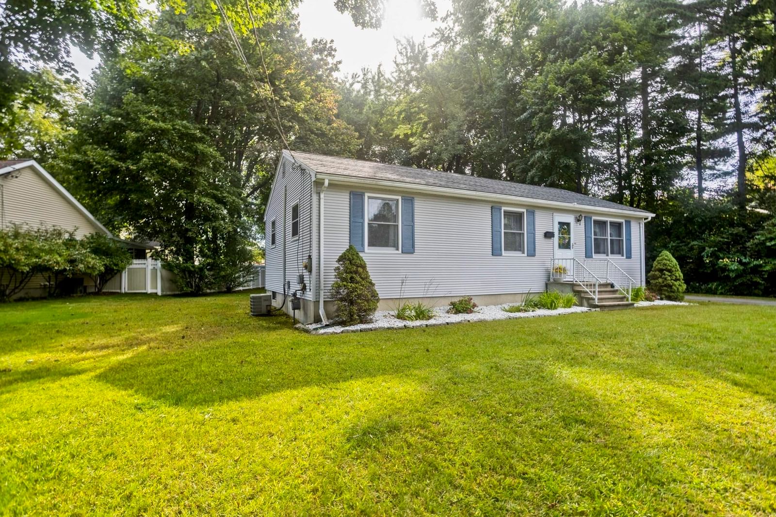 30 Dale St Holyoke — Photo 3 of 33