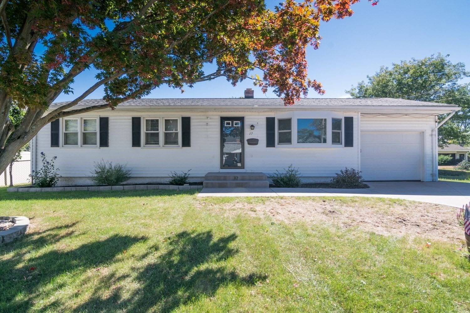 17 Pickering Street Chicopee — Photo 2 of 30